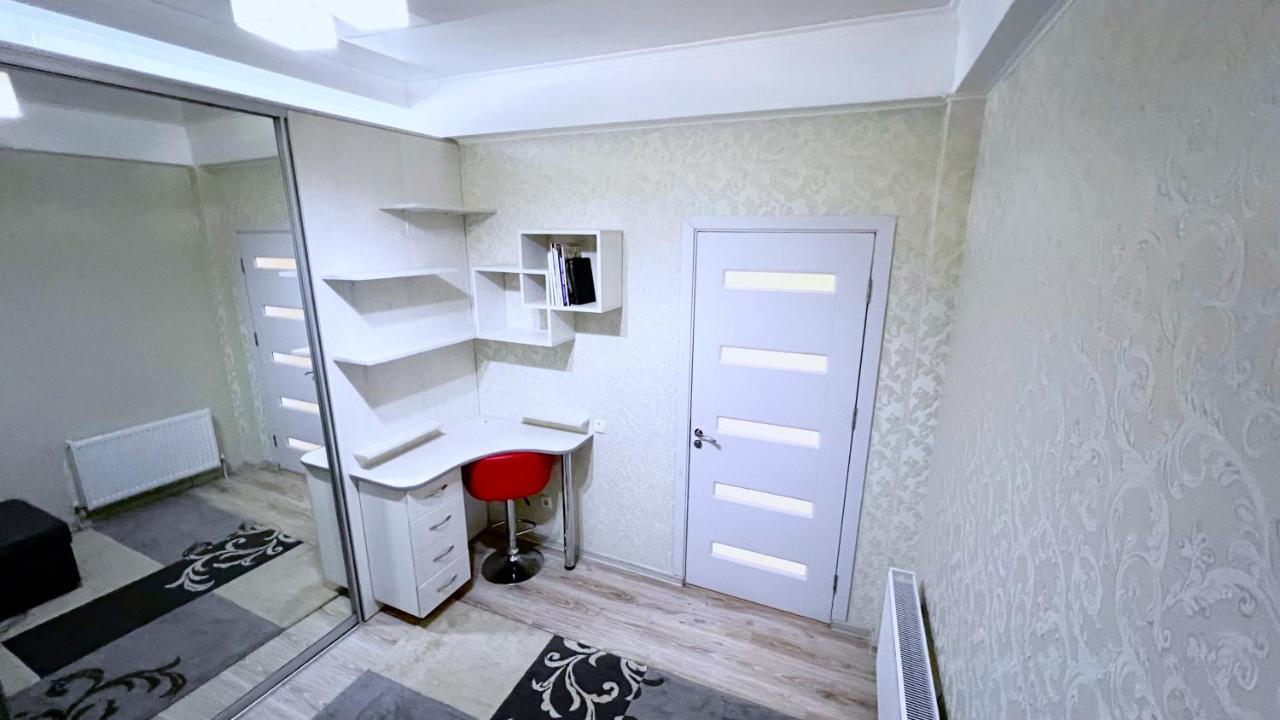 Apartament De Lux Cu 2 Camere Si Living Kišiněv Exteriér fotografie