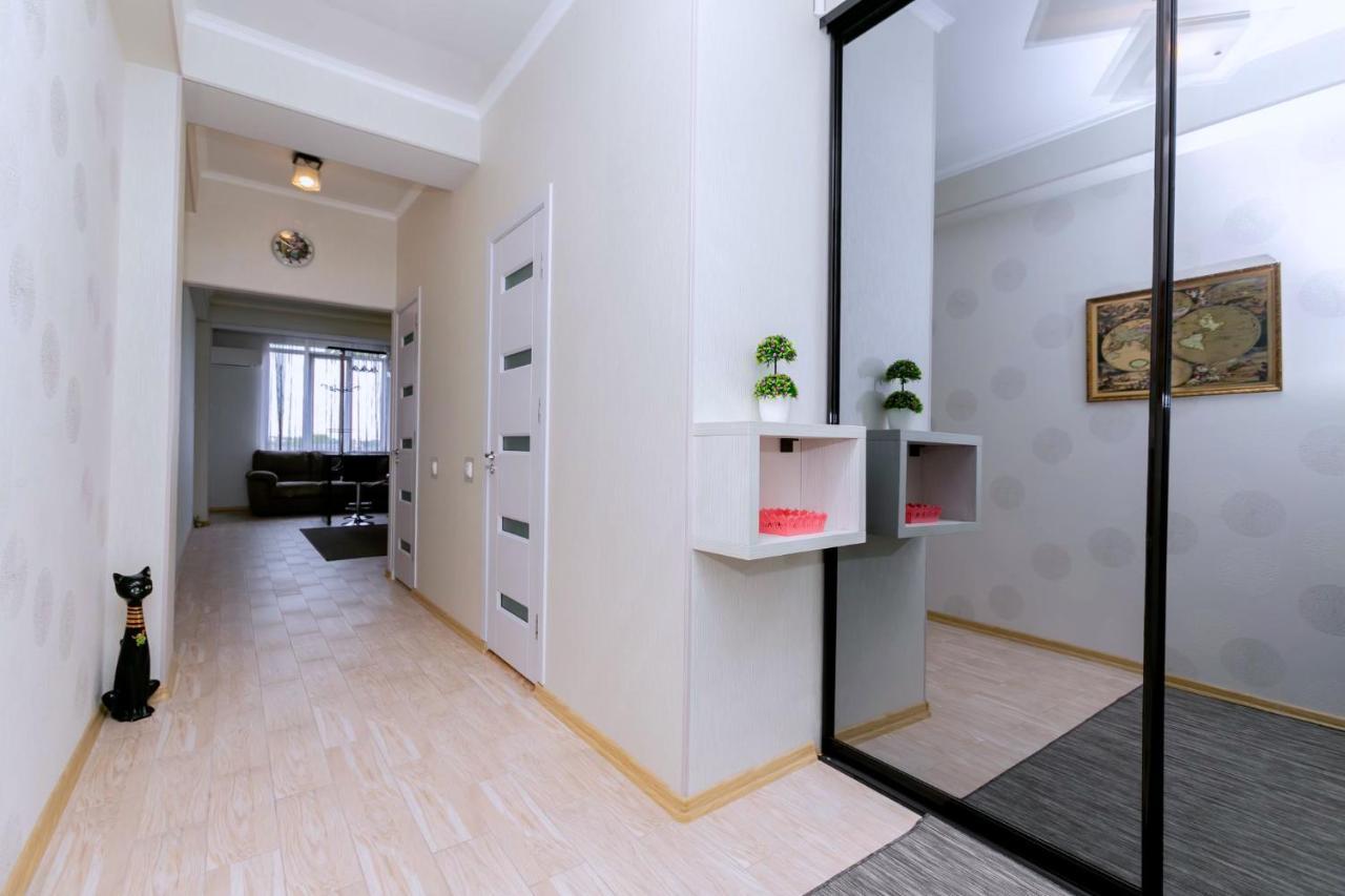 Apartament De Lux Cu 2 Camere Si Living Kišiněv Exteriér fotografie